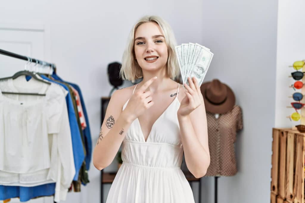fashion designers earn money